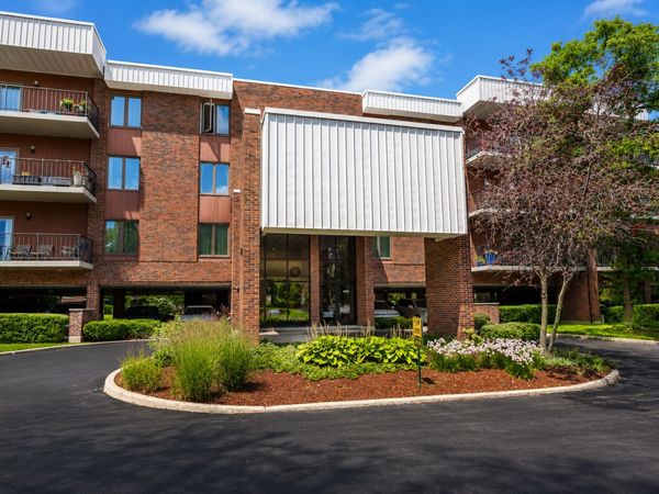 6585 Main Street , Unit 201, Downers Grove, IL 60516