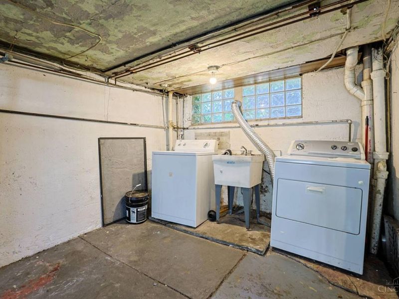 2555 Fairview Avenue, Cincinnati, OH 45219 Photo 29