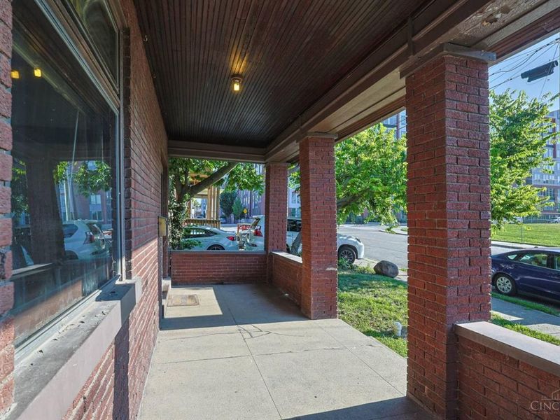 2555 Fairview Avenue, Cincinnati, OH 45219 Photo 3