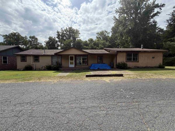 226 E Elizabeth Ann Street , Malvern, AR 72104