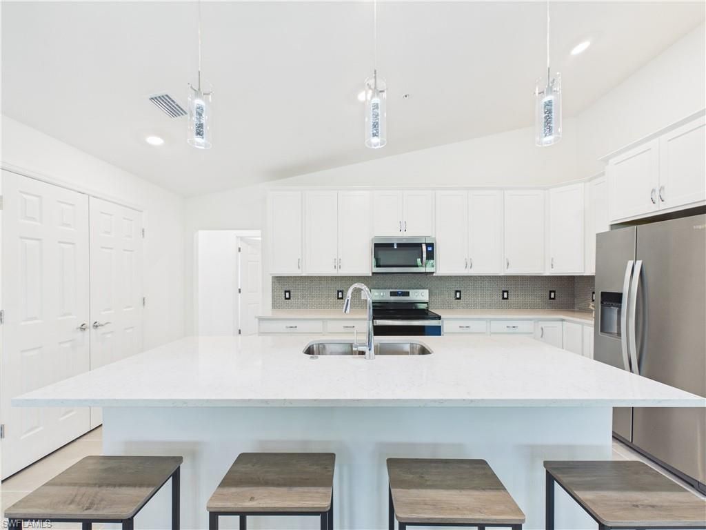 5683 Mayflower Way, Unit 901, Naples, FL 34142 Photo