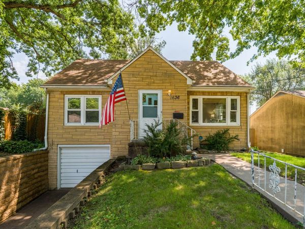 1636 32nd Street , Moline, IL 61265