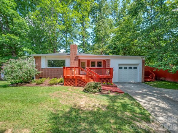 917 W Blue Ridge Road, East Flat Rock, NC 28726