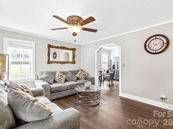 430 Arlington Circle NW, Lenoir, NC 28645