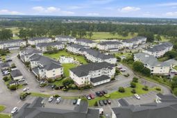 4864 Carnation Circle photo 4