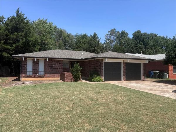 425 Meadow Lake Drive, Edmond, OK 73003