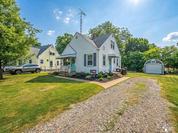 411 Center Drive, Tecumseh, MI 49286
