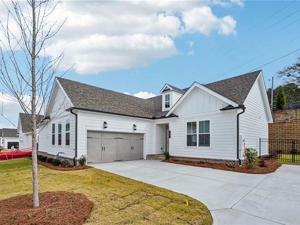 551 Pearl Street , Cumming, GA 30040