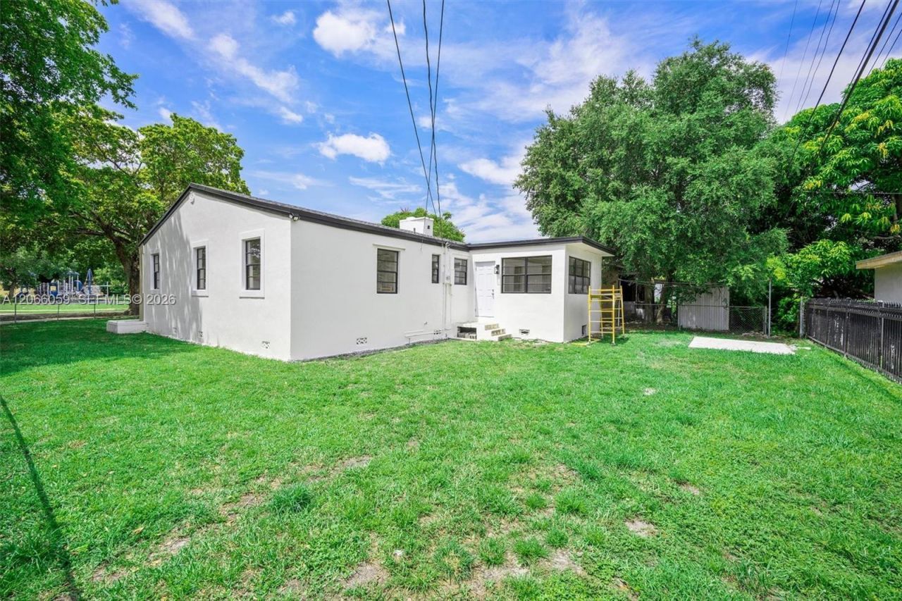 1157 NW 45th St, Miami, FL 33127 Photo