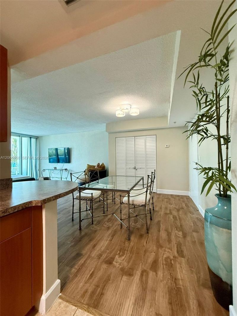 7501 E Treasure Dr , Unit 3H, North Bay Village, FL 33141 Photo