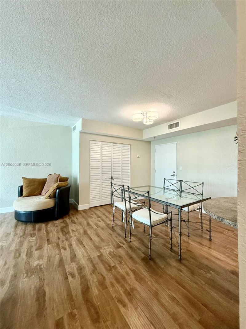 7501 E Treasure Dr , Unit 3H, North Bay Village, FL 33141 Photo