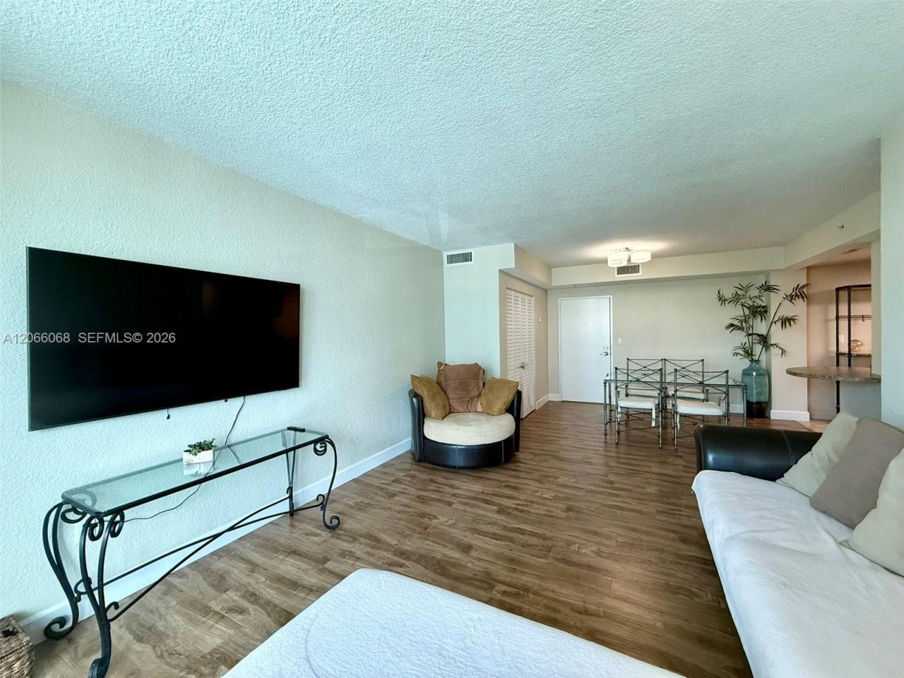 7501 E Treasure Dr , Unit 3H, North Bay Village, FL 33141 Photo