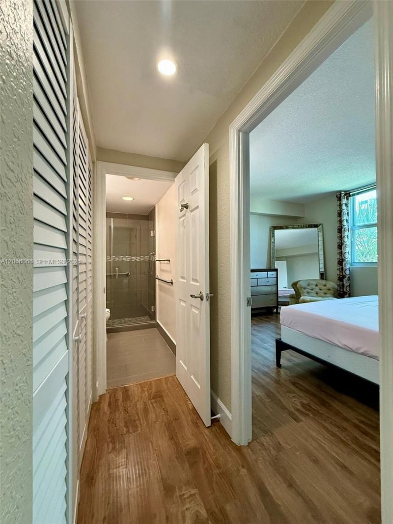 7501 E Treasure Dr , Unit 3H, North Bay Village, FL 33141 Photo