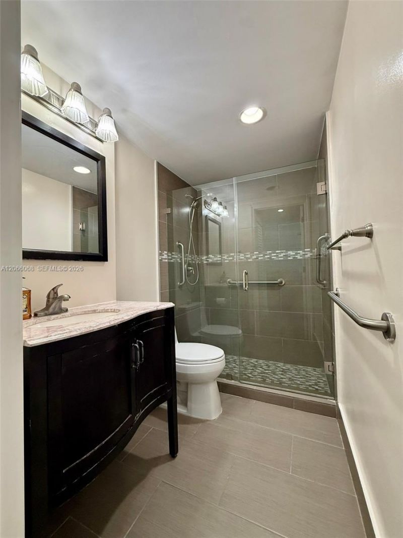 7501 E Treasure Dr , Unit 3H, North Bay Village, FL 33141 Photo