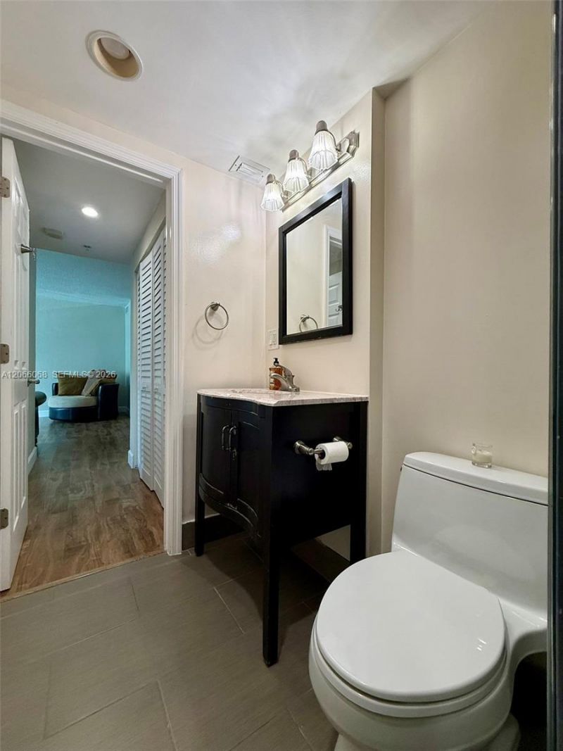 7501 E Treasure Dr , Unit 3H, North Bay Village, FL 33141 Photo