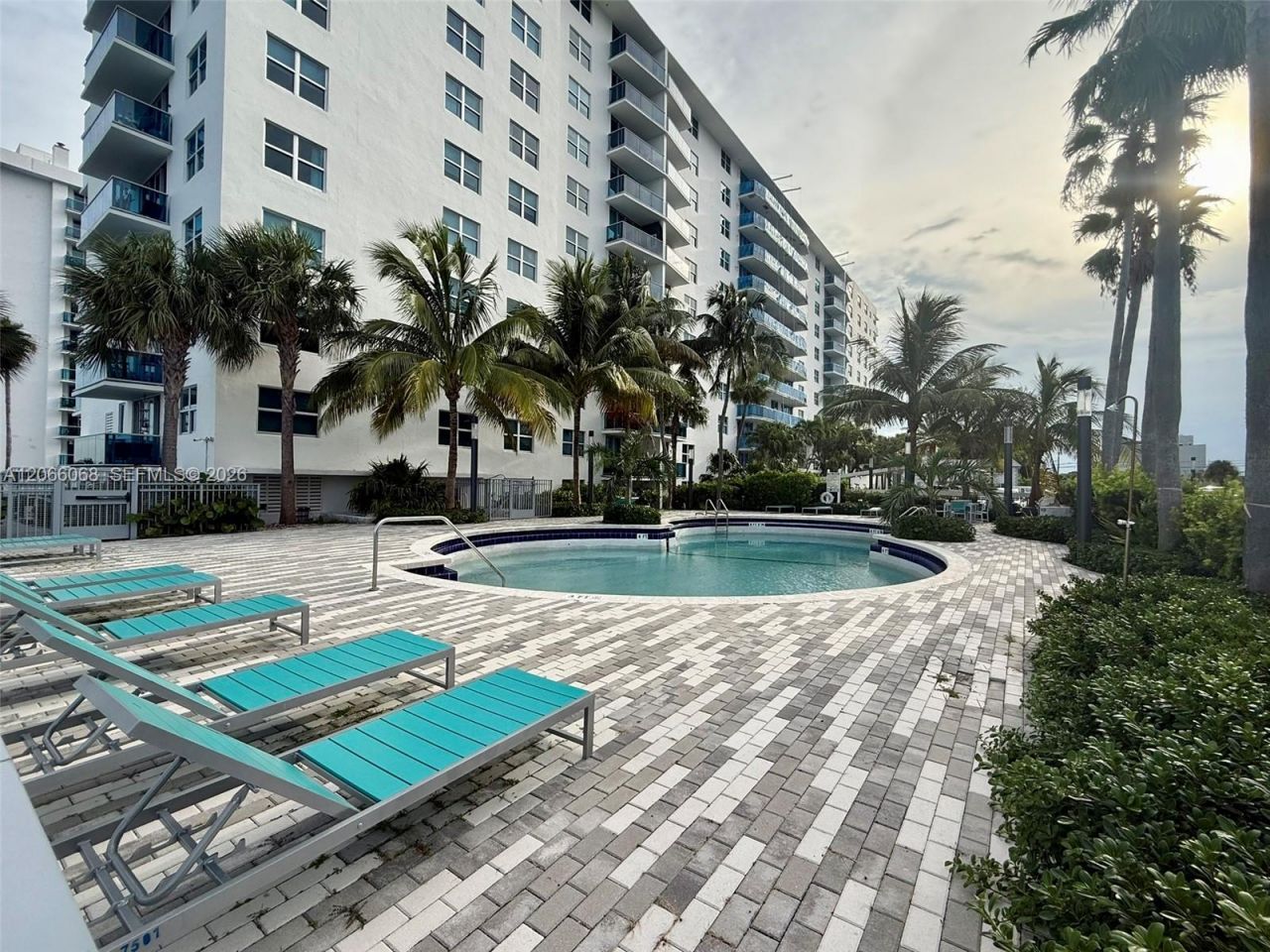7501 E Treasure Dr , Unit 3H, North Bay Village, FL 33141 Photo