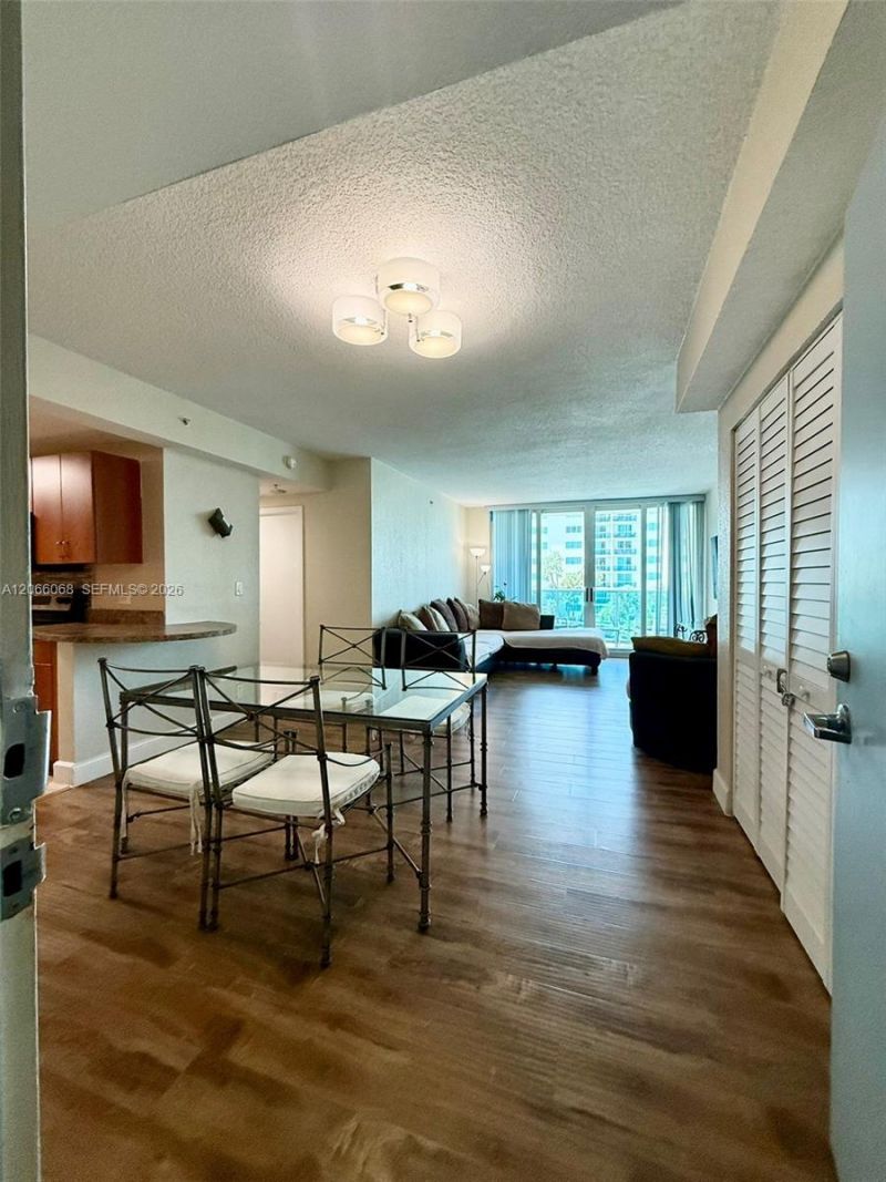 7501 E Treasure Dr , Unit 3H, North Bay Village, FL 33141 Photo