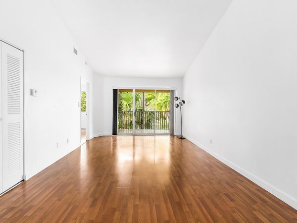 950 Coral Club Drive, Unit 950, Coral Springs, FL 33071