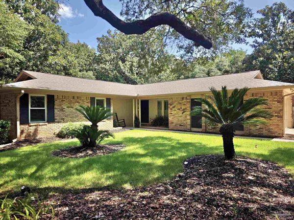1559 Oak Shore Dr, Gulf Breeze, FL 32563