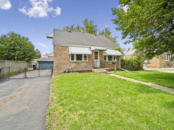 4702 River Road , Schiller Park, IL 60176