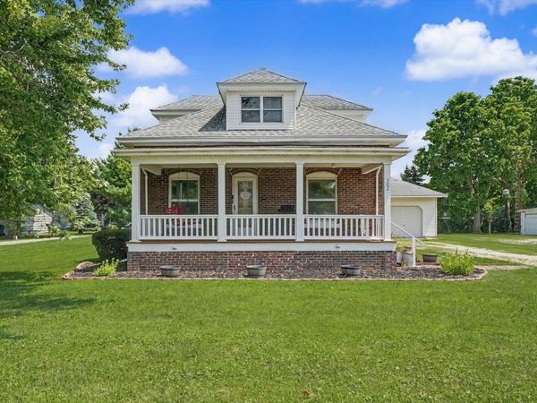 302 S Olmstead Street , Oakwood, IL 61858