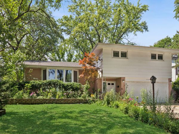 1512 Executive Lane , Glenview, IL 60026
