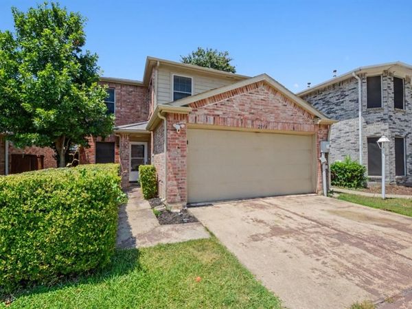 2016 Cardinal Lane , Lewisville, TX 75077