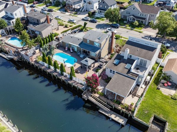 720 Farmers Avenue , Bellmore, NY 11710