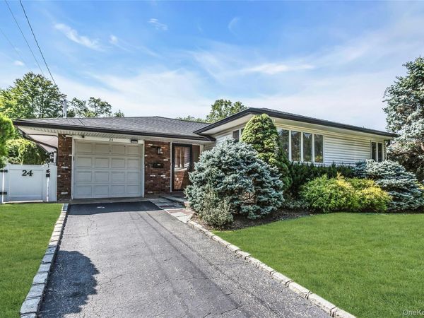 24 Lewis Lane , Port Washington, NY 11050