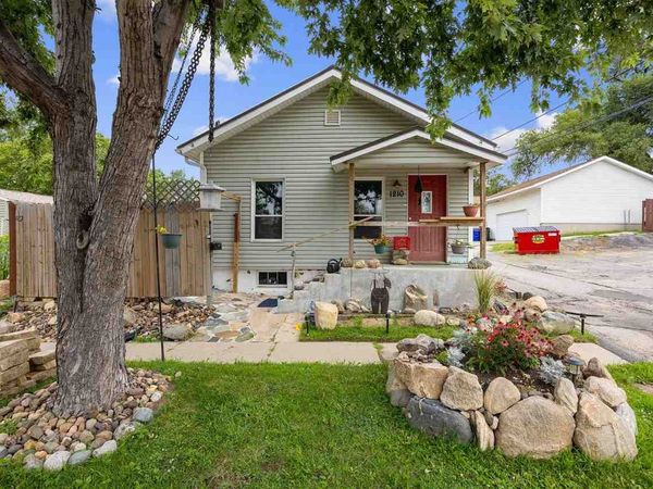 1210 Lincoln Ave, Cedar Rapids, IA 52402