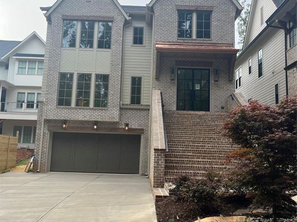 630 Ashworth Road , Charlotte, NC 28211