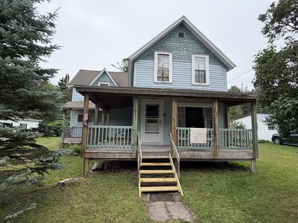 547 N Division ST, De Tour Village, MI 49725
