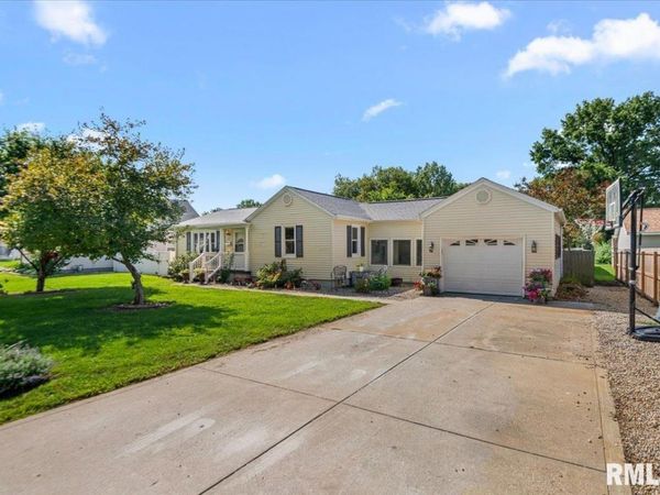 905 W NORTH Street, Auburn, IL 62615