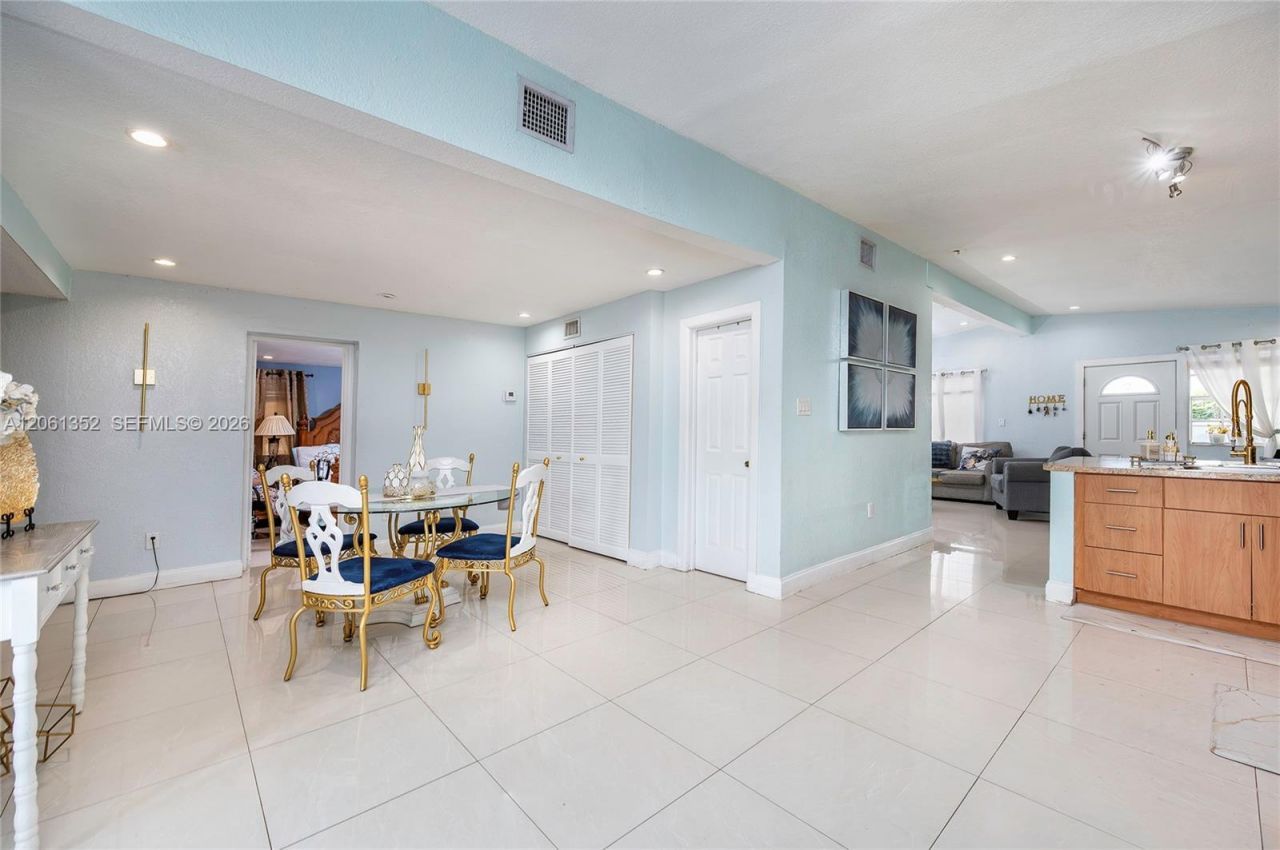 11451 SW 43rd St , Miami, FL 33165 Photo