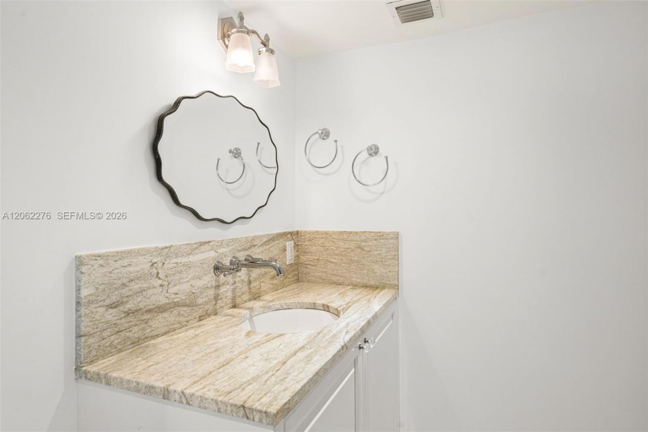 600 Grapetree Dr, Unit 11DN, Key Biscayne, FL 33149 Photo