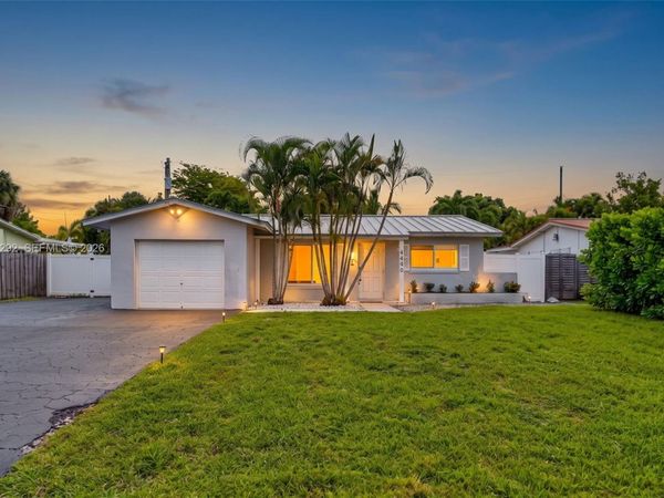 4490 NW 19th Way , Oakland Park, FL 33309