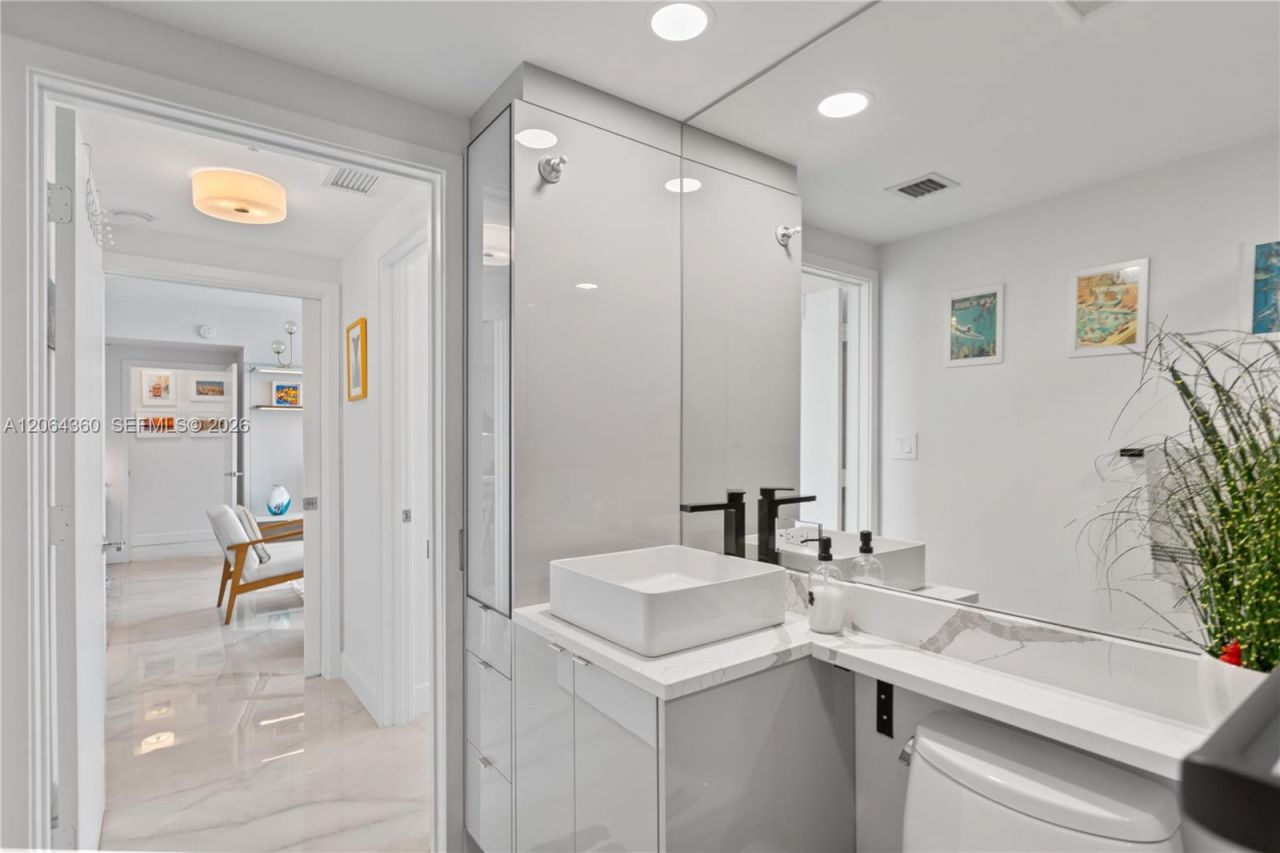 325 S Biscayne Blvd , Unit 3421, Miami, FL 33131 Photo