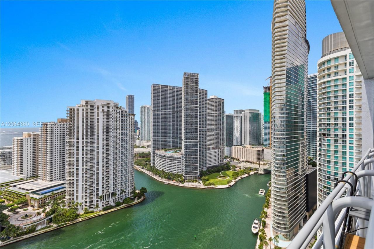 325 S Biscayne Blvd , Unit 3421, Miami, FL 33131 Photo