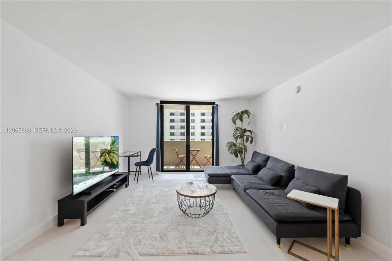1621 Collins Ave , Unit 908, Miami Beach, FL 33139 Photo