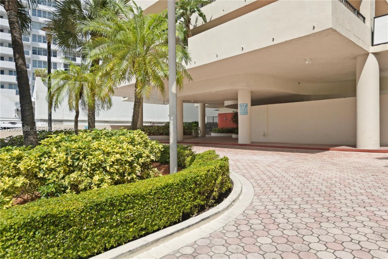 1621 Collins Ave , Unit 908, Miami Beach, FL 33139 Photo