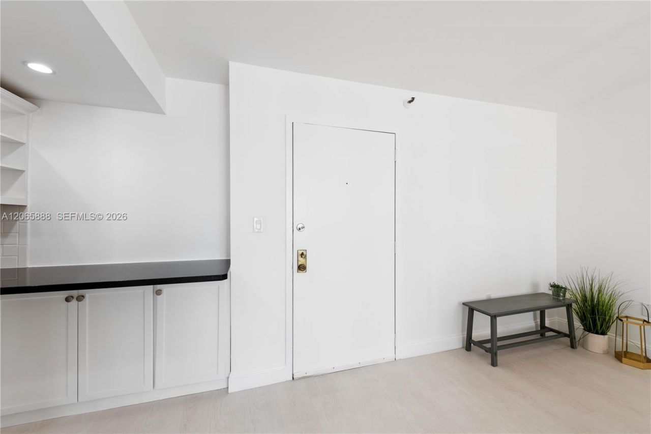1621 Collins Ave , Unit 908, Miami Beach, FL 33139 Photo