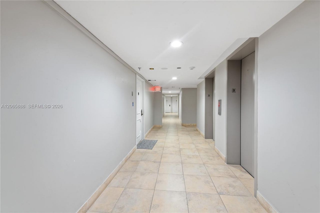1621 Collins Ave , Unit 908, Miami Beach, FL 33139 Photo