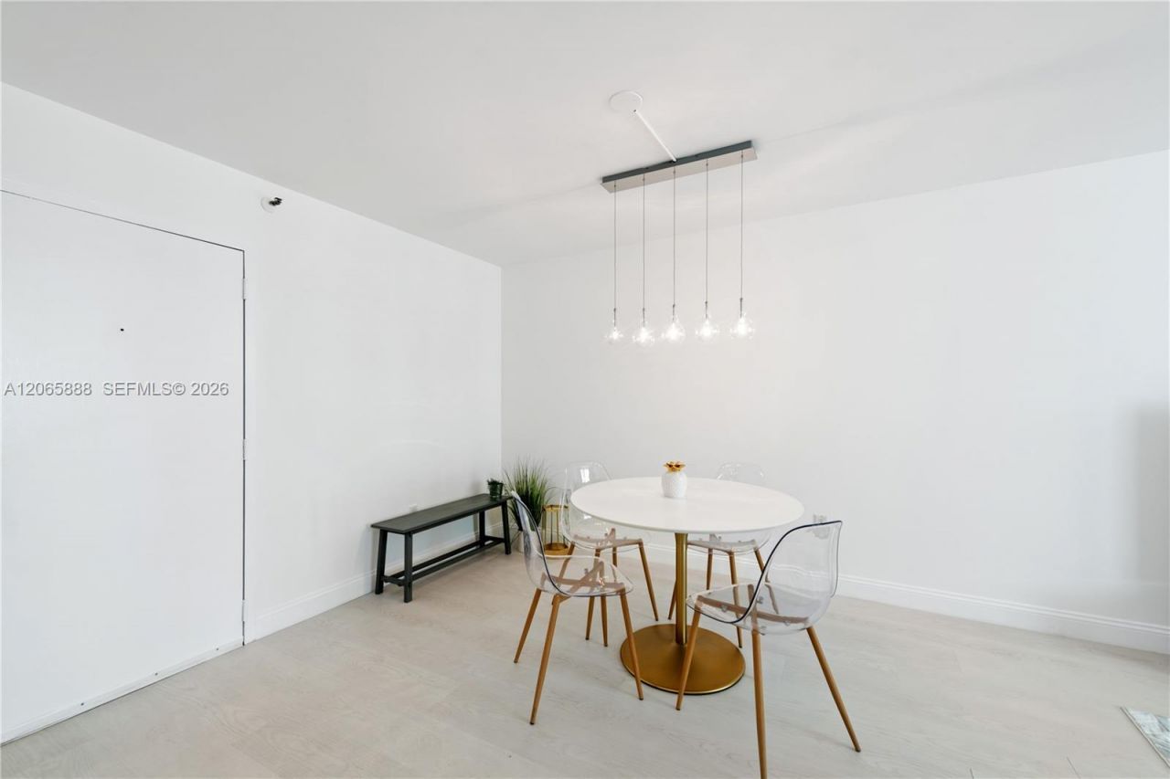1621 Collins Ave , Unit 908, Miami Beach, FL 33139 Photo