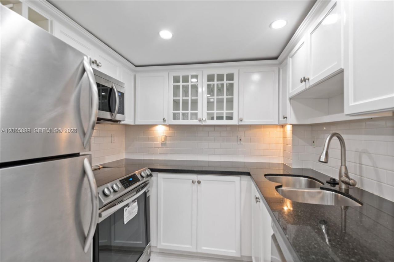 1621 Collins Ave , Unit 908, Miami Beach, FL 33139 Photo