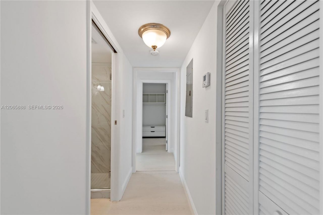 1621 Collins Ave , Unit 908, Miami Beach, FL 33139 Photo