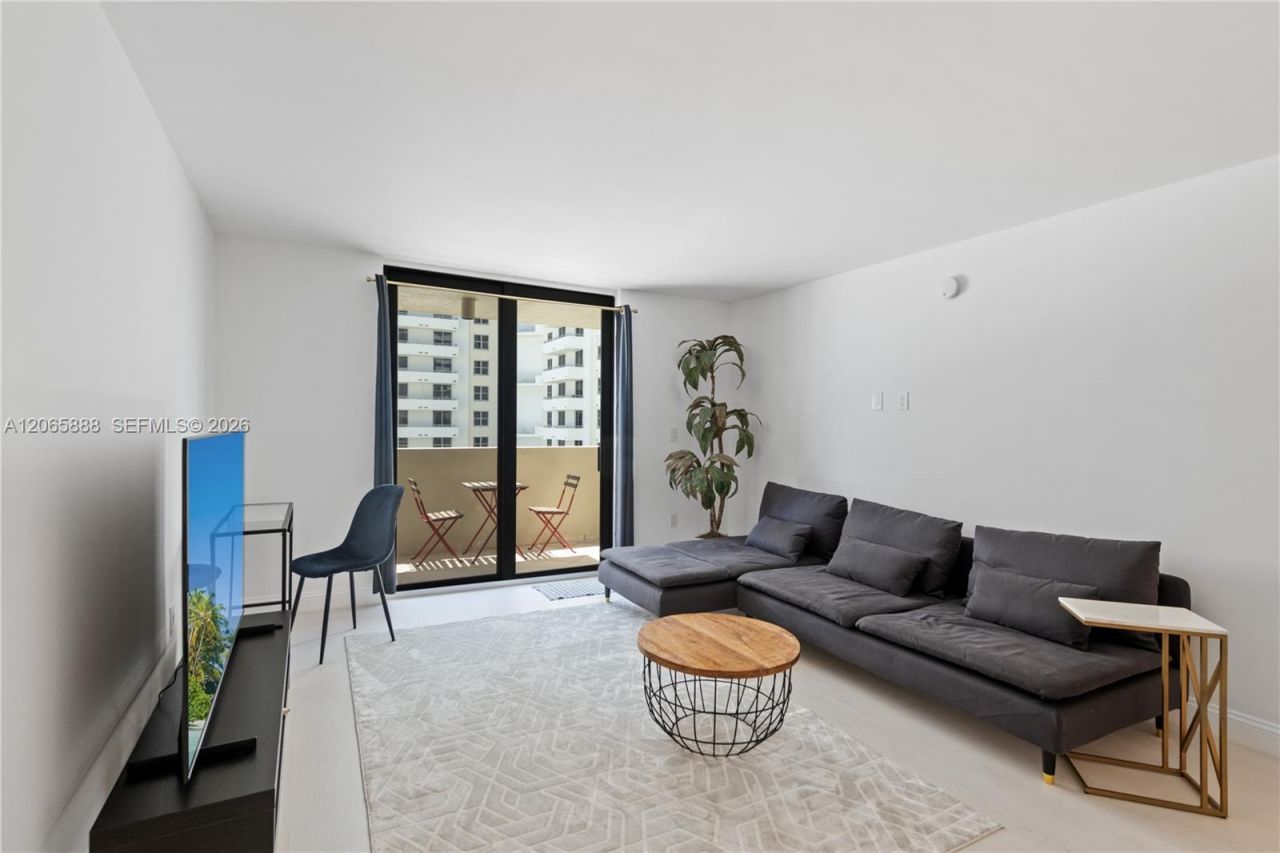 1621 Collins Ave , Unit 908, Miami Beach, FL 33139 Photo