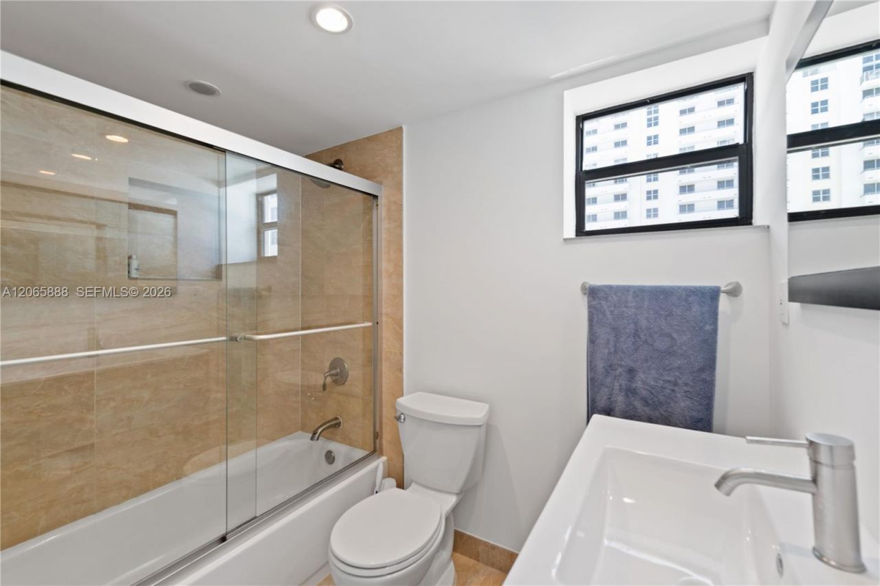 1621 Collins Ave , Unit 908, Miami Beach, FL 33139 Photo