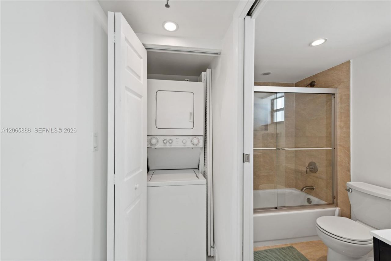 1621 Collins Ave , Unit 908, Miami Beach, FL 33139 Photo