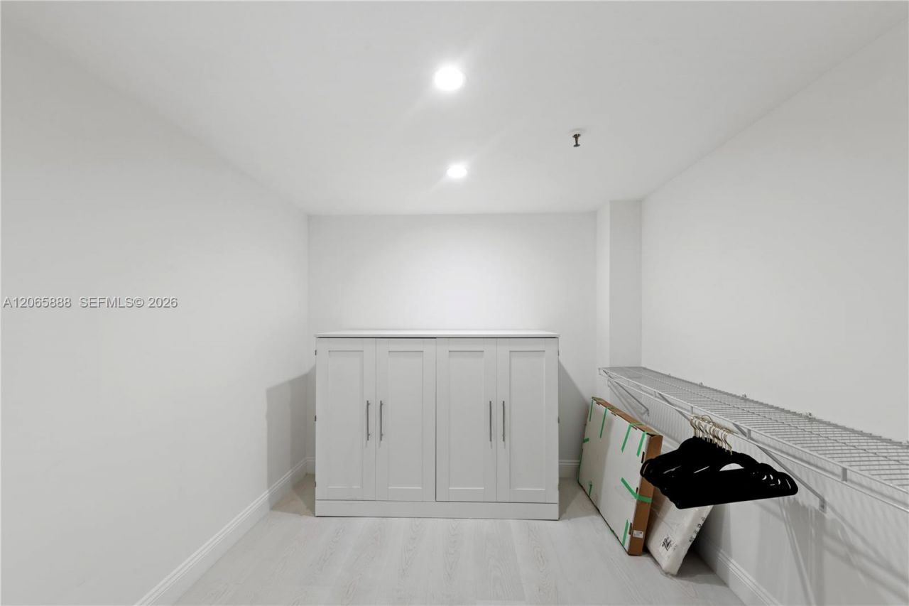 1621 Collins Ave , Unit 908, Miami Beach, FL 33139 Photo