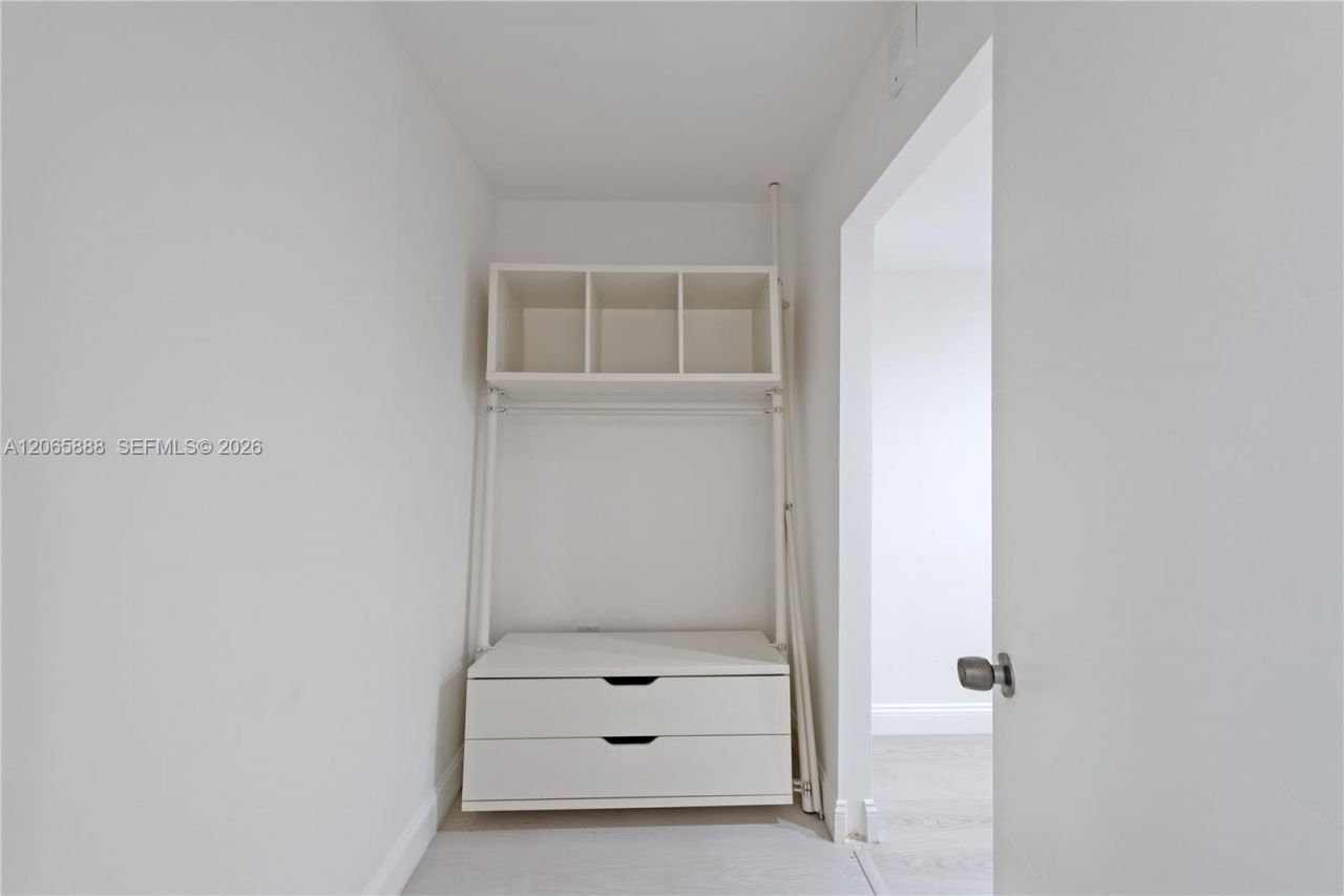 1621 Collins Ave , Unit 908, Miami Beach, FL 33139 Photo